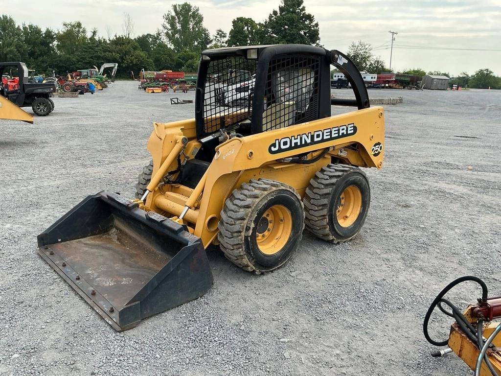 John Deere 250 Equipment Image0