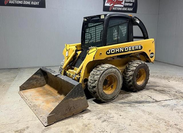 Image of John Deere 250 equipment image 1