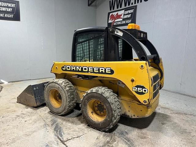Image of John Deere 250 equipment image 2