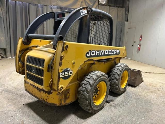 Image of John Deere 250 equipment image 4