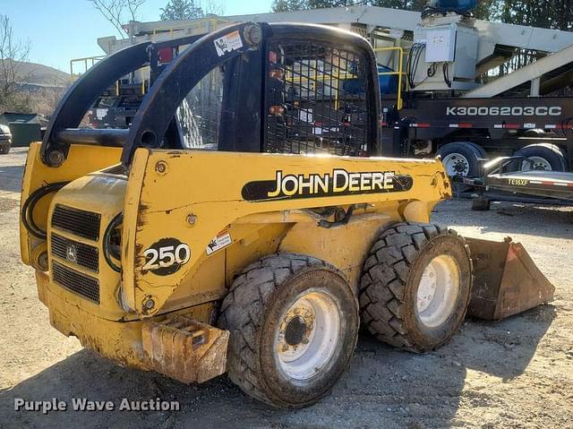 Image of John Deere 250 equipment image 4