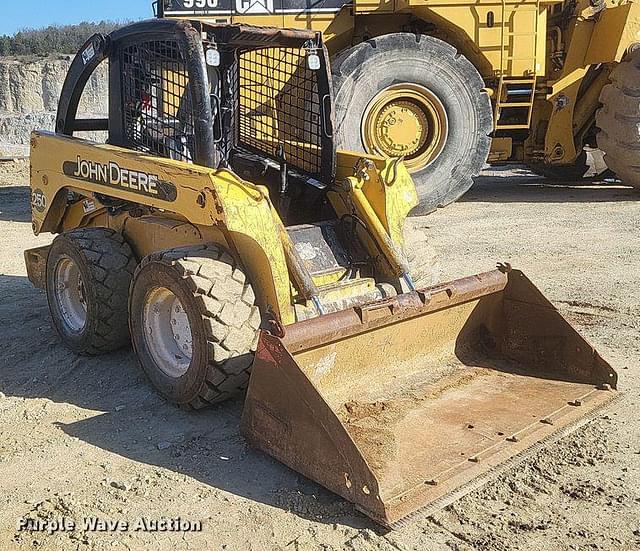 Image of John Deere 250 equipment image 2