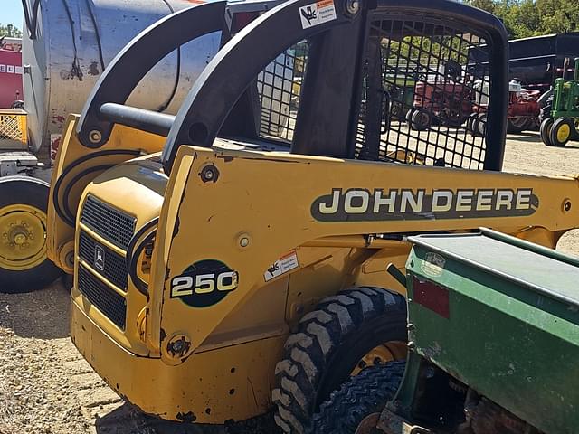 Image of John Deere 250 equipment image 2