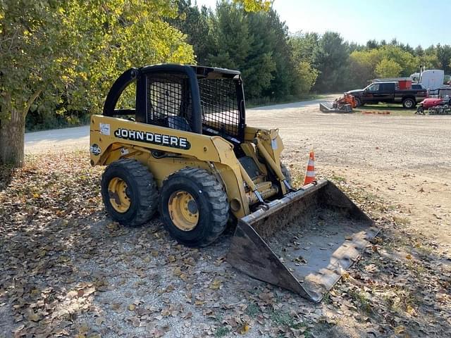 Image of John Deere 250 equipment image 2