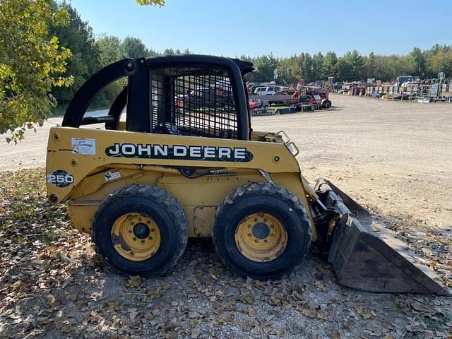 Image of John Deere 250 equipment image 3