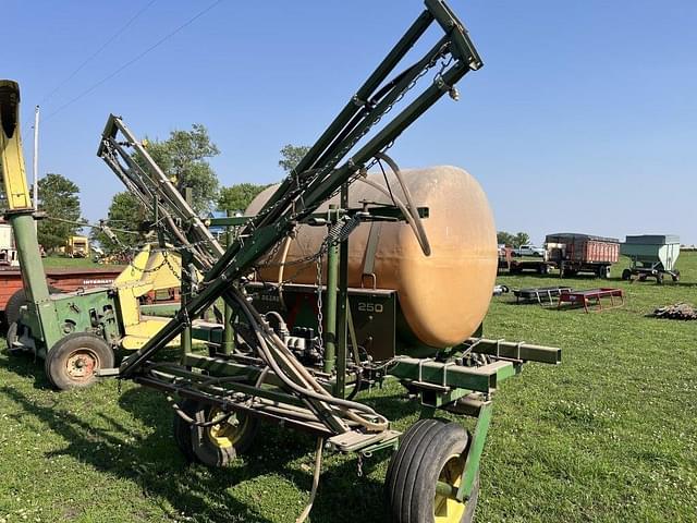 Image of John Deere 250 equipment image 3