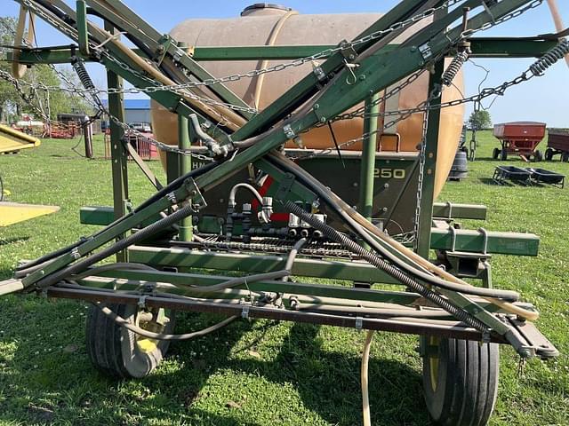 Image of John Deere 250 equipment image 4