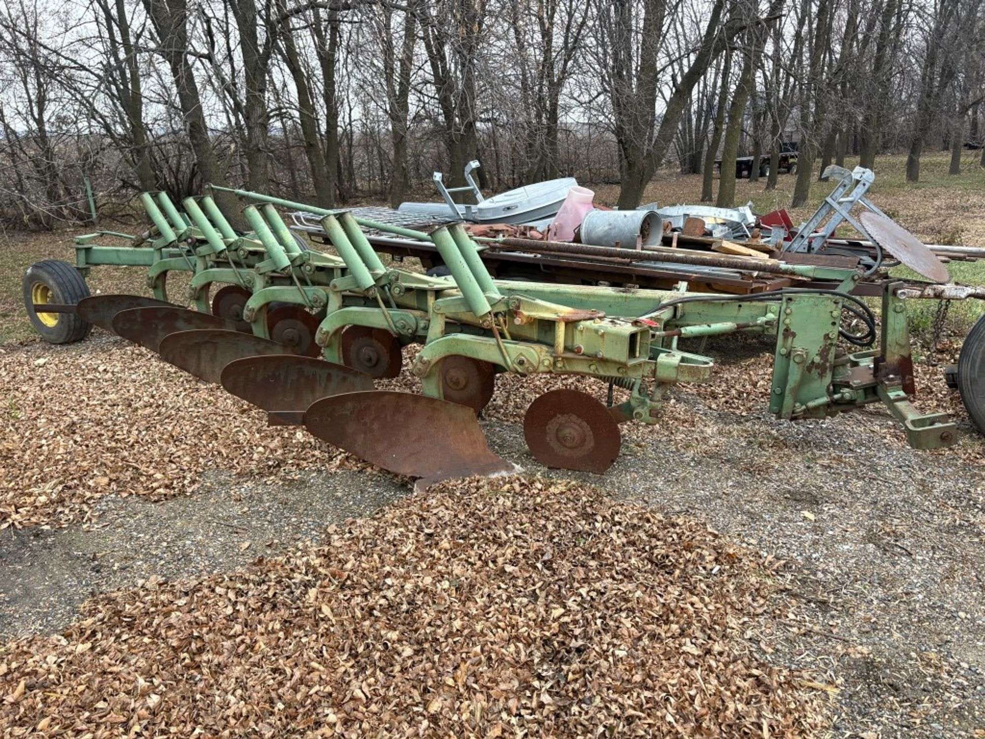 John Deere 2500 Equipment Image0