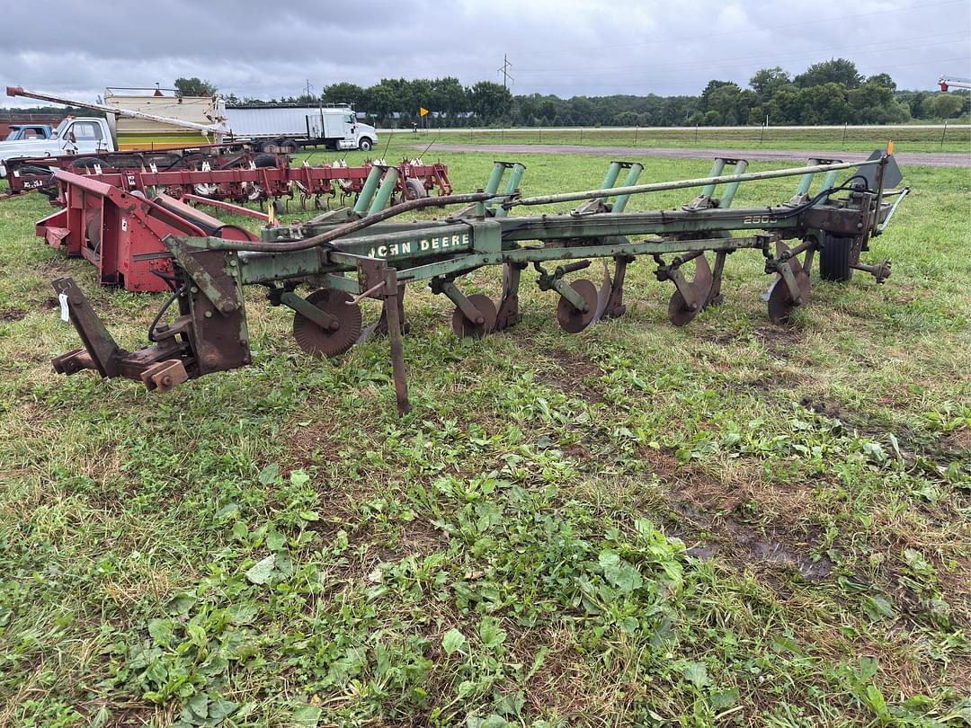 Image of John Deere 2500 Primary image
