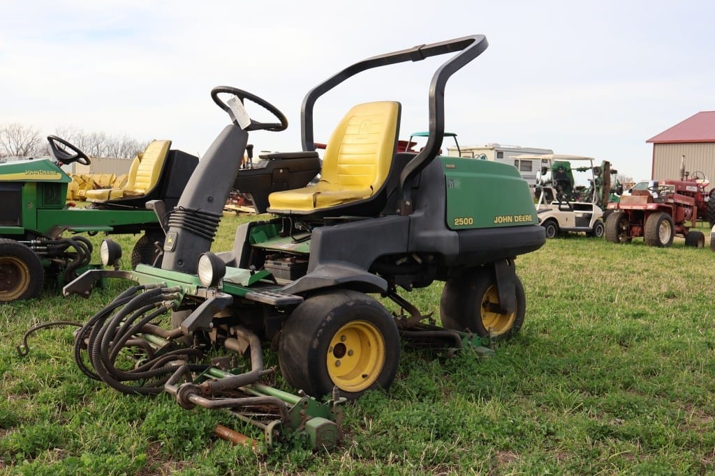 John Deere 2500 Equipment Image0