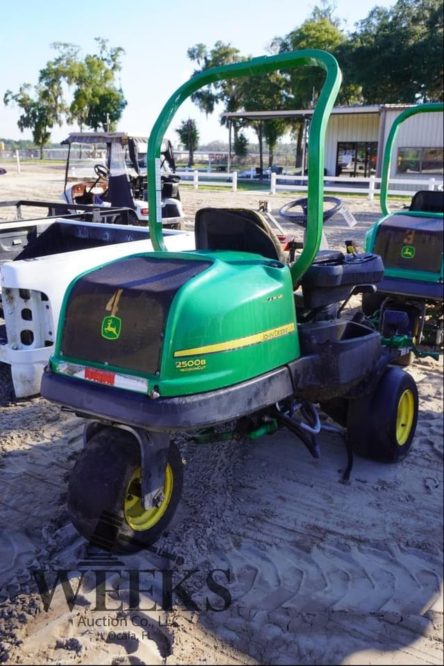 Image of John Deere 2500B equipment image 4
