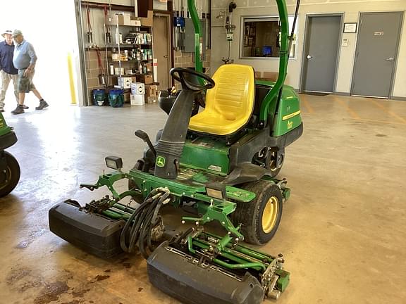 Image of John Deere 2500B equipment image 2