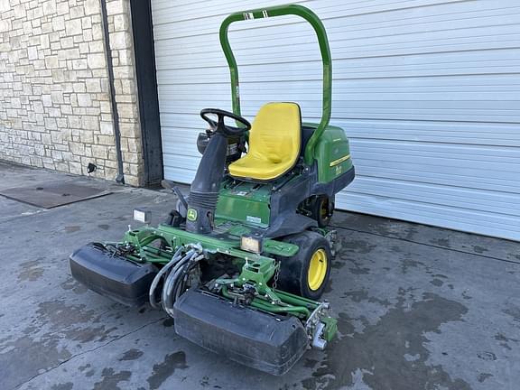 Image of John Deere 2500B equipment image 4