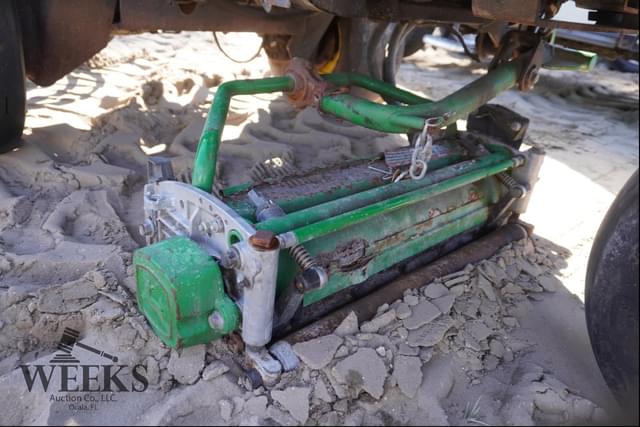 Image of John Deere 2500B equipment image 4