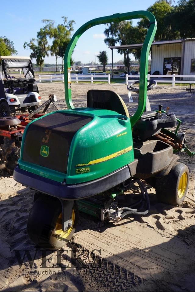 Image of John Deere 2500B equipment image 2