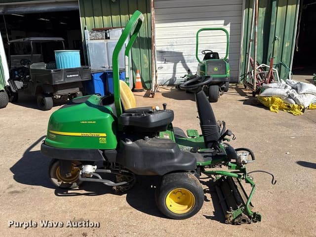 Image of John Deere 2500B equipment image 3
