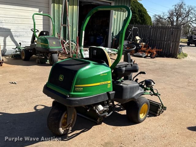 Image of John Deere 2500B equipment image 4