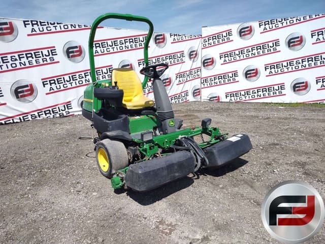 Image of John Deere 2500B equipment image 2