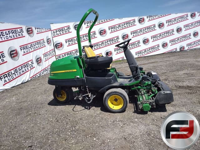 Image of John Deere 2500B equipment image 3