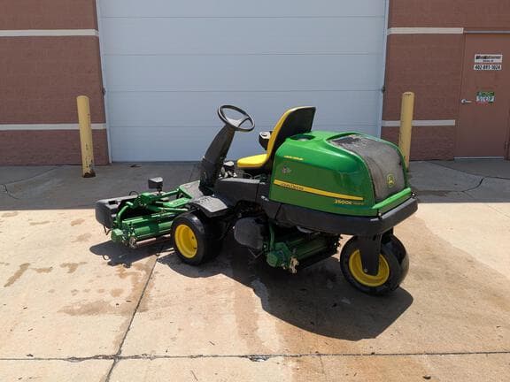 Image of John Deere 2500E equipment image 4