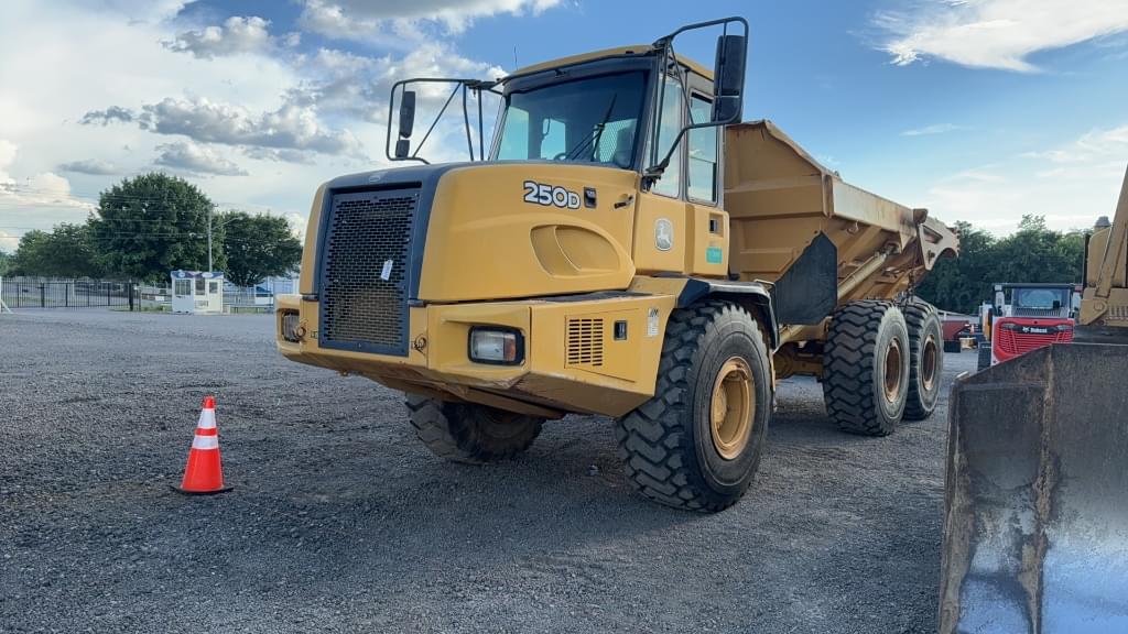 Image of John Deere 250D Primary image
