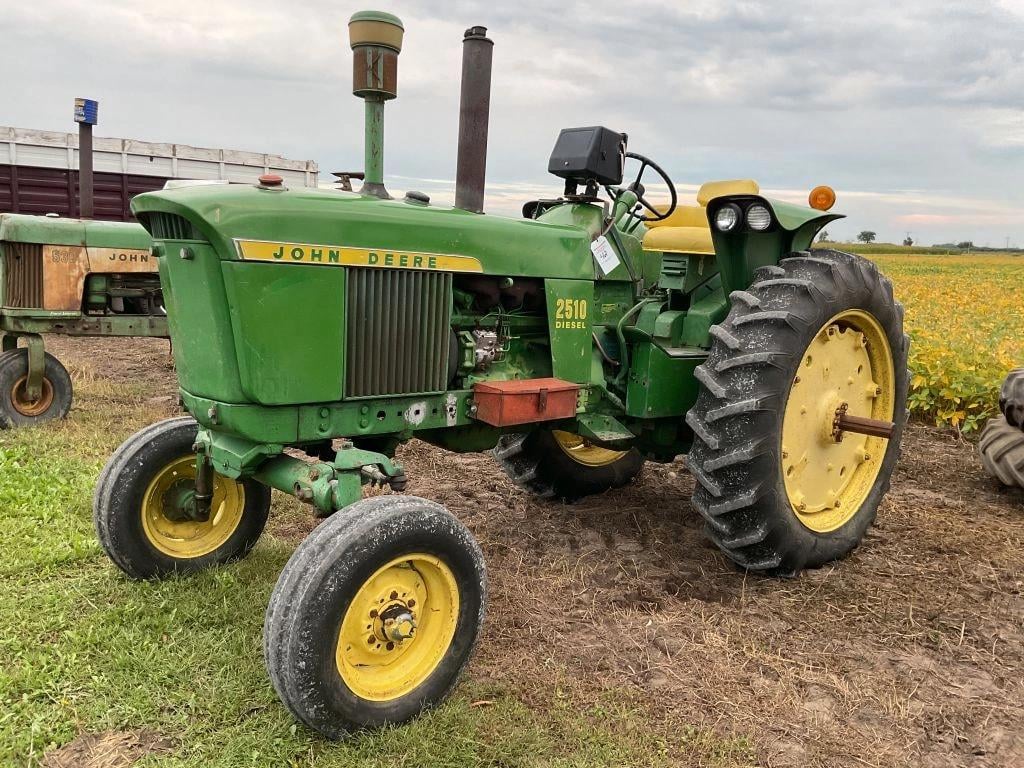 1969 John Deere 2510 Equipment Image0