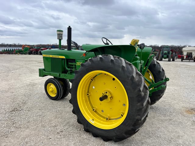 Image of John Deere 2510 equipment image 4