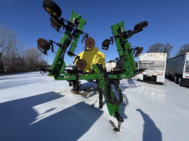 Image of John Deere 2510L equipment image 2