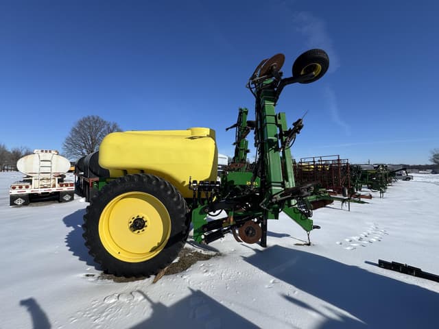 Image of John Deere 2510L equipment image 4