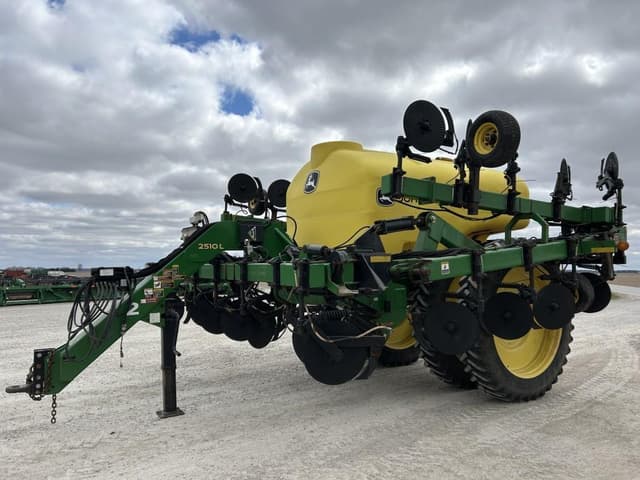 Image of John Deere 2510L equipment image 3