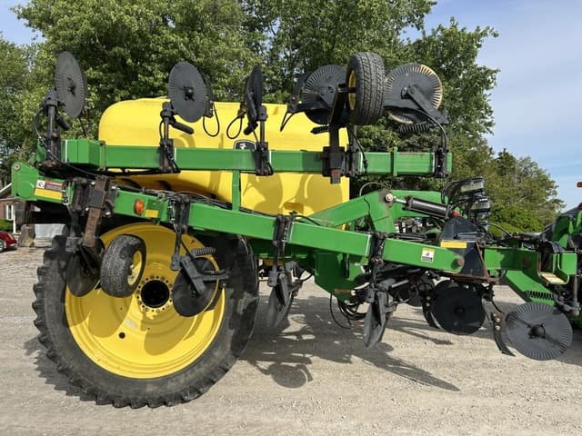 Image of John Deere 2510L equipment image 3