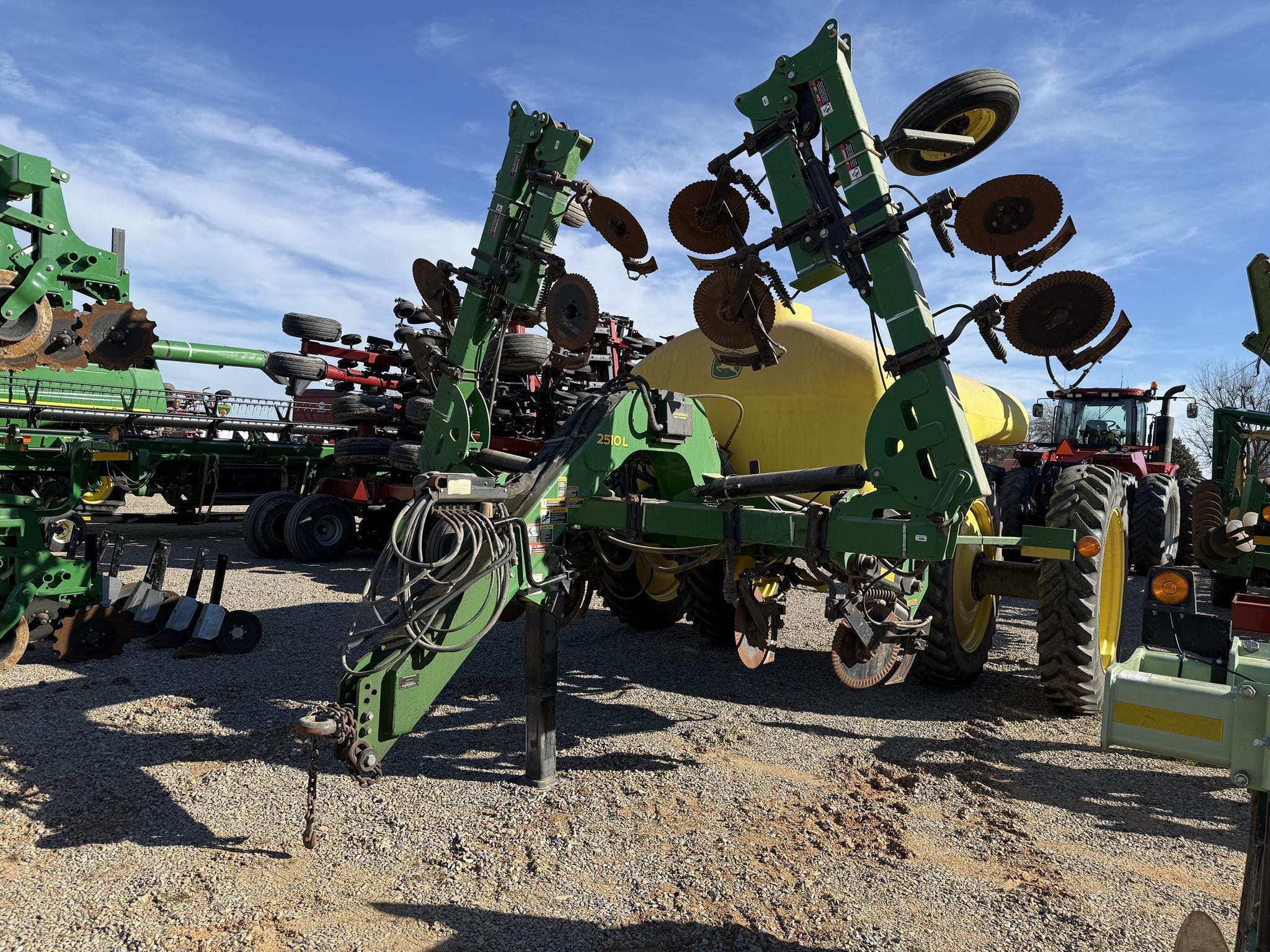 2017 John Deere 2510L Equipment Image0
