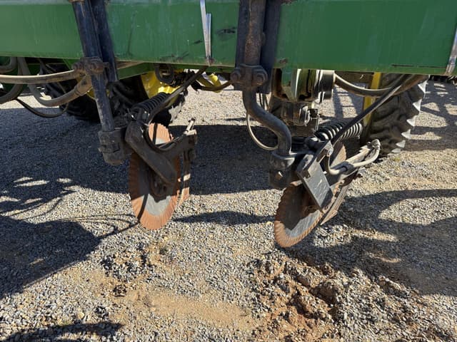 Image of John Deere 2510L equipment image 2