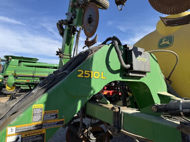 Image of John Deere 2510L equipment image 4