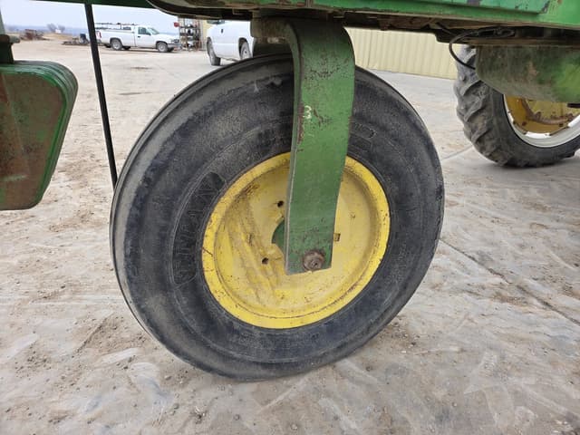 Image of John Deere 2520 equipment image 4