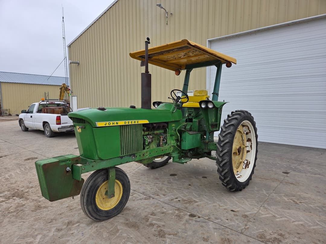 Image of John Deere 2520 Primary image