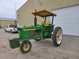 John Deere 2520 Image