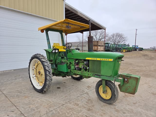 Image of John Deere 2520 equipment image 1