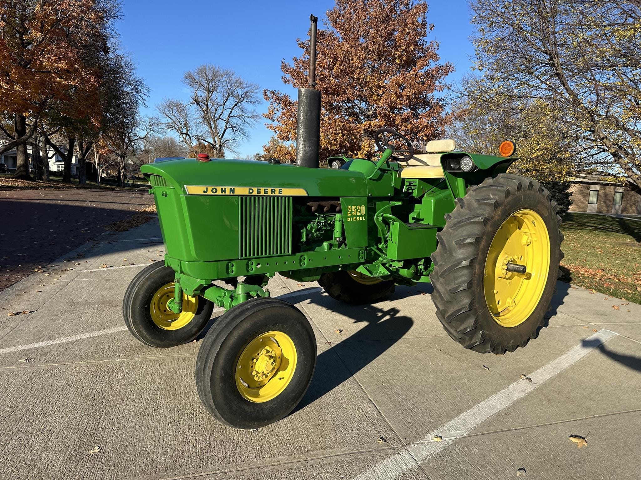 Main image John Deere 2520