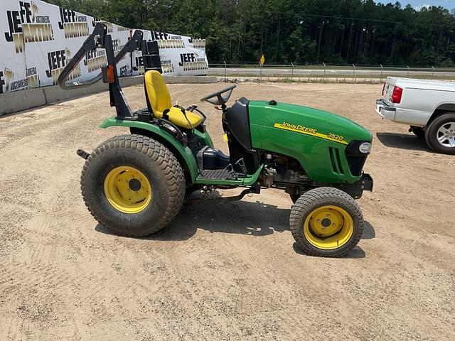 Image of John Deere 2520 equipment image 3