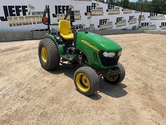 Image of John Deere 2520 equipment image 2