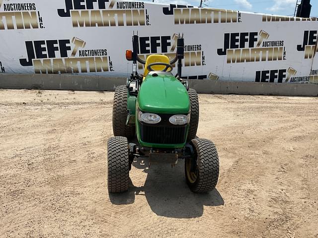 Image of John Deere 2520 equipment image 1