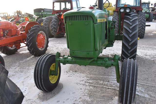 Image of John Deere 2520 equipment image 1