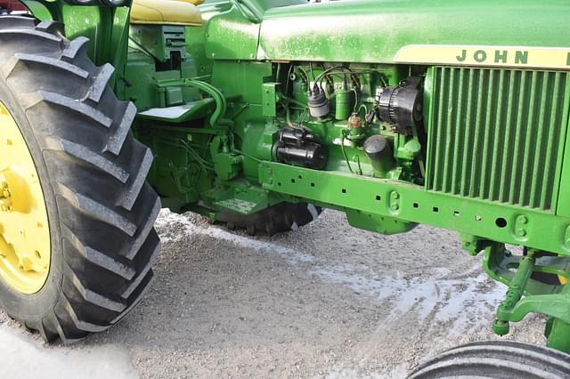 Image of John Deere 2520 equipment image 3