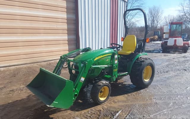 Image of John Deere 2520 equipment image 1