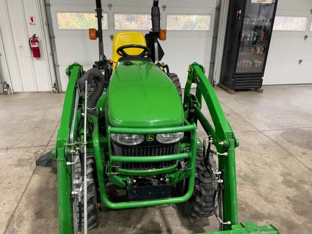Image of John Deere 2520 equipment image 1