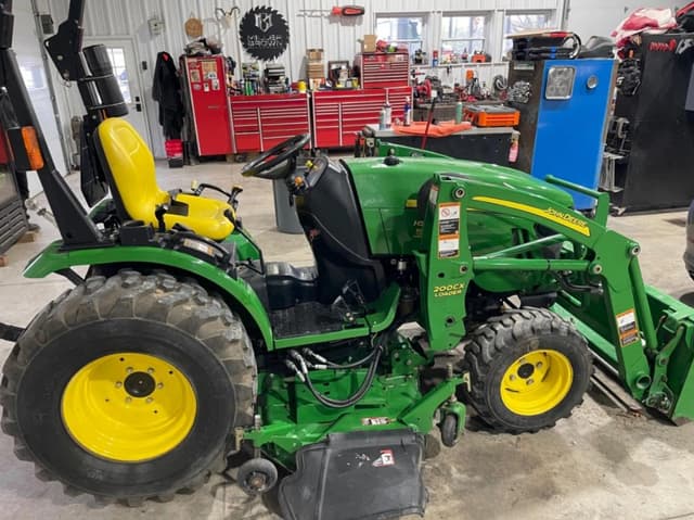 Image of John Deere 2520 equipment image 2