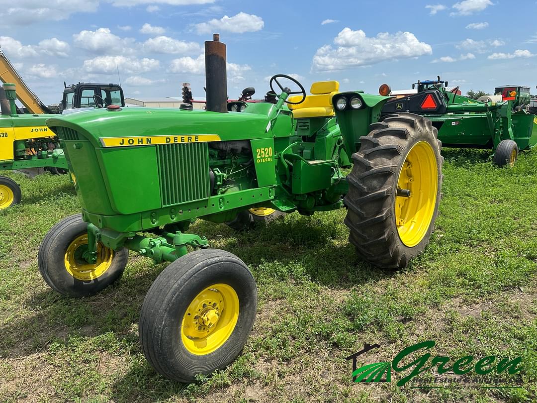 Image of John Deere 2520 Primary image