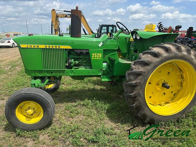 Image of John Deere 2520 equipment image 1