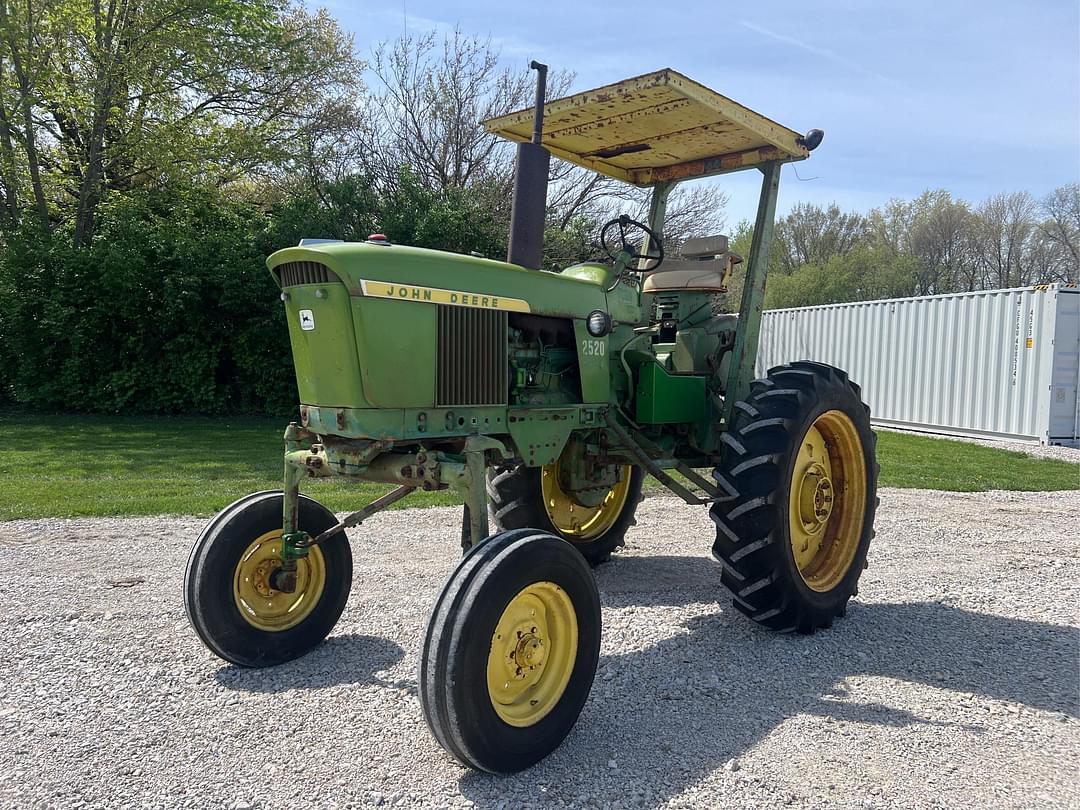 Image of John Deere 2520 Primary image